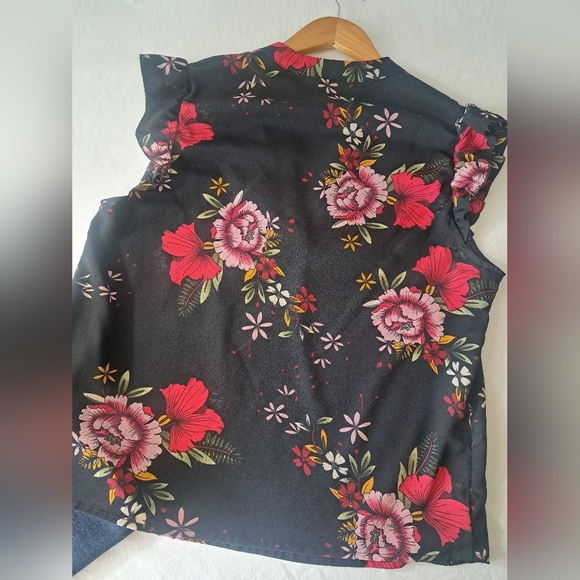 Black floral print EXTRA LARGE capped sleeve SHEIN - Picture 3 of 8